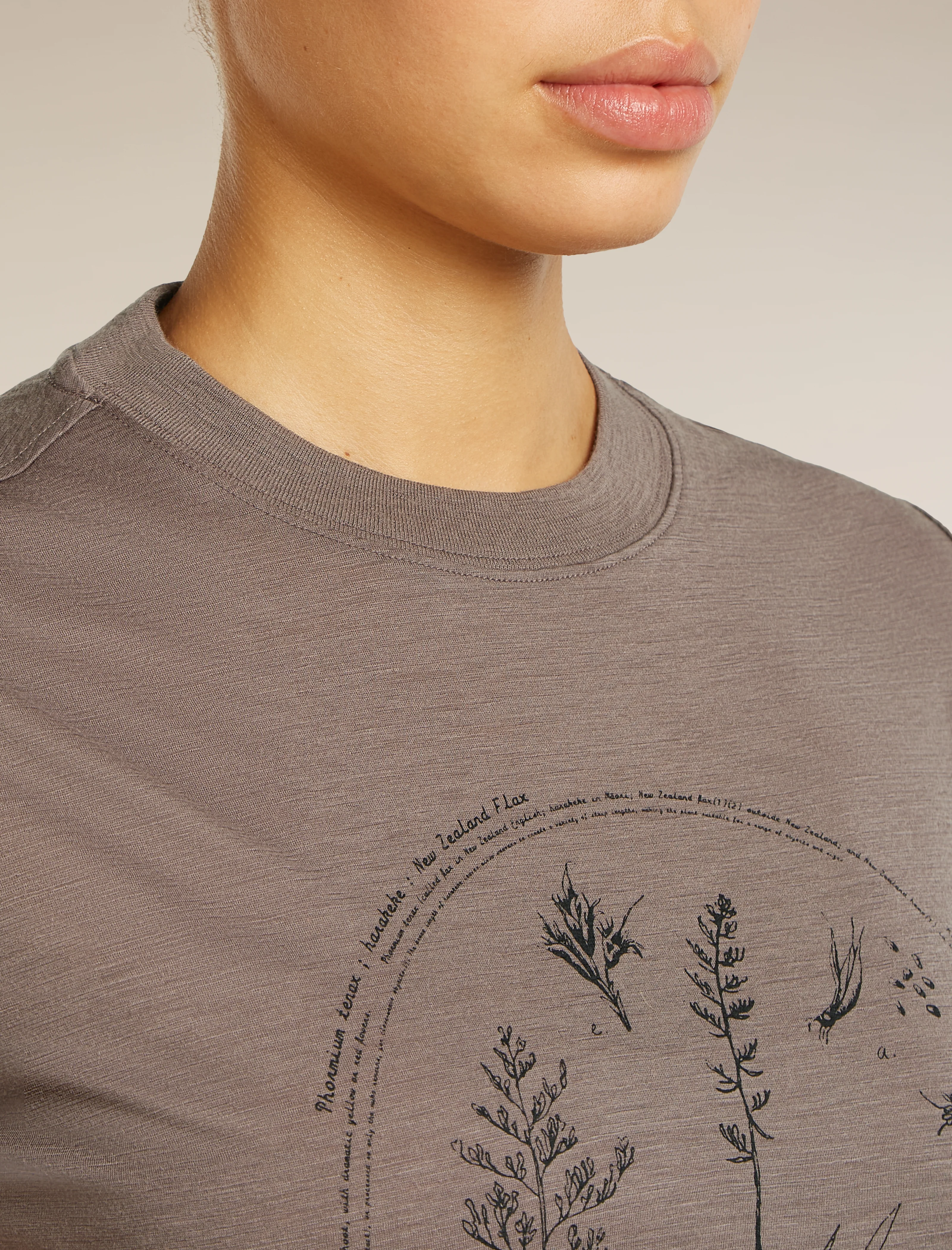 150 Tech Lite Crop T-Shirt Seed Story - Image 6