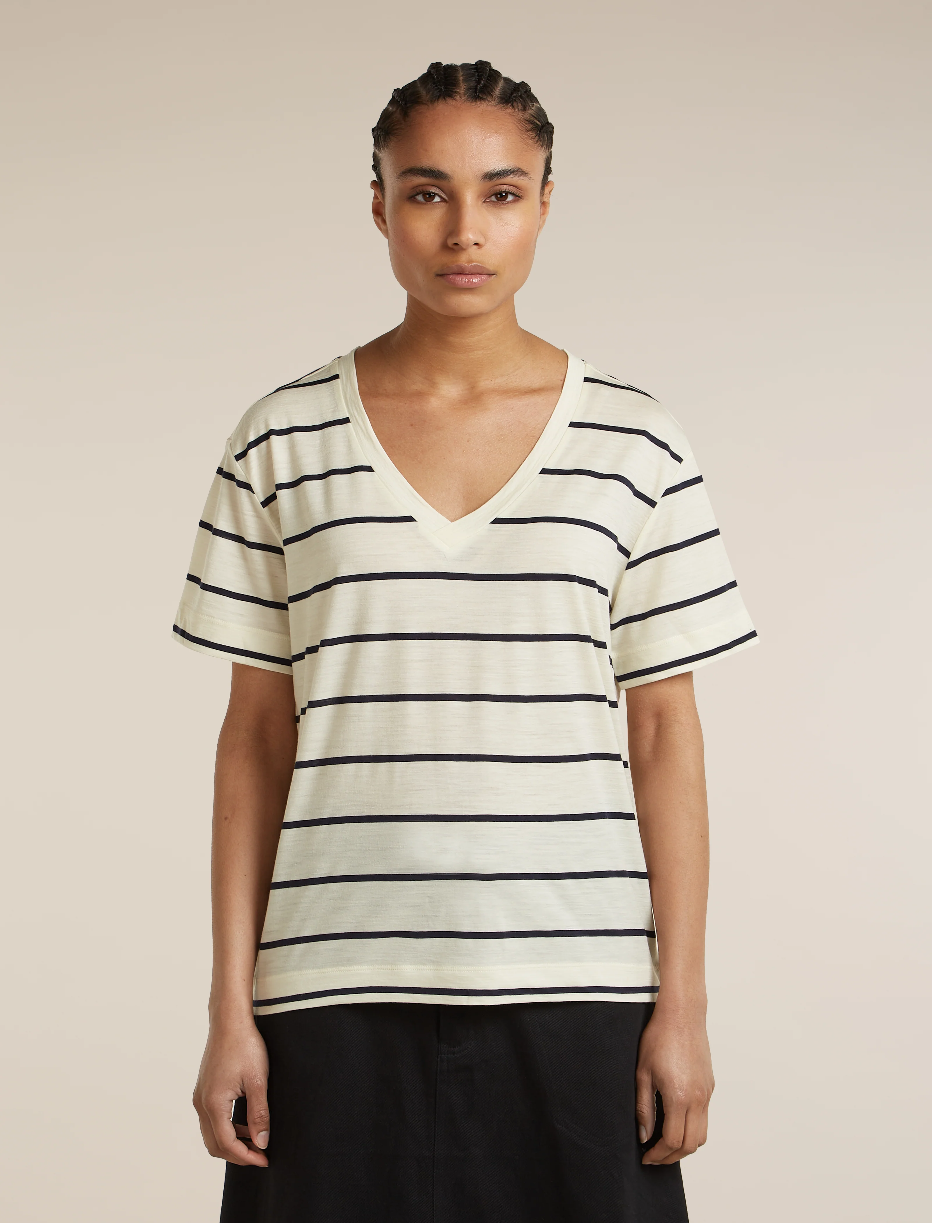 150 Tech Lite Relaxed V Neck T-Shirt