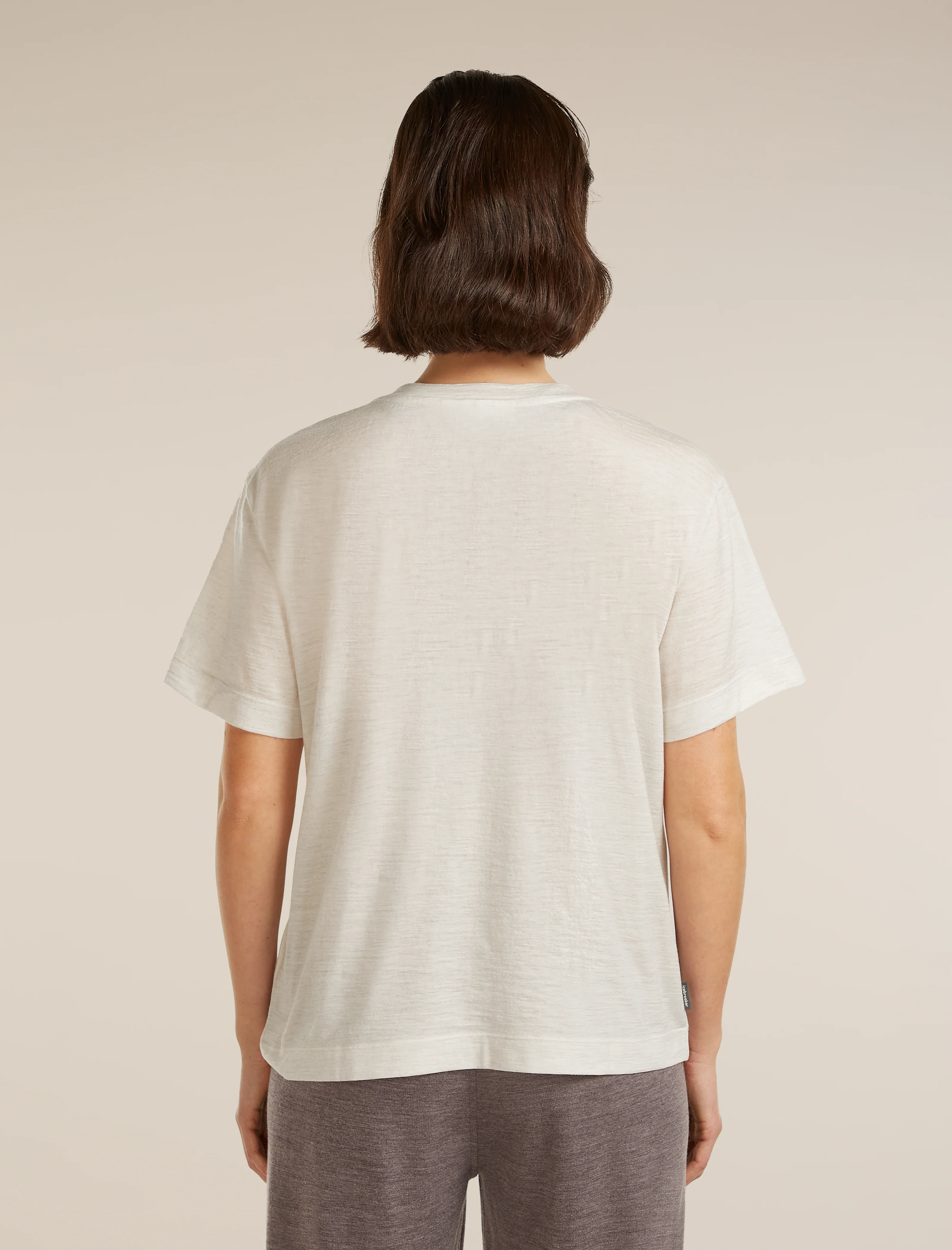 150 Tech Lite Relaxed V Neck T-Shirt - Image 2