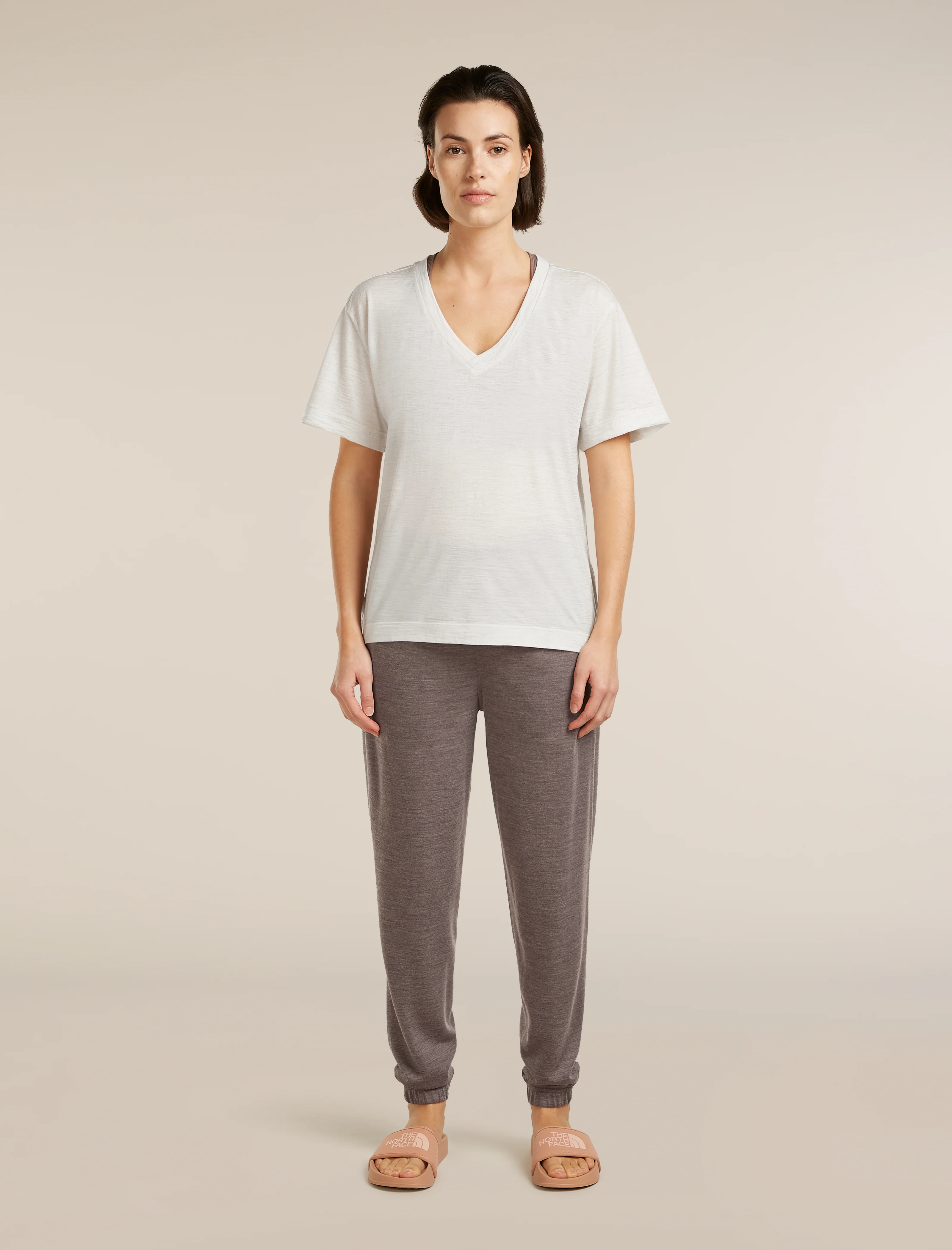 150 Tech Lite Relaxed V Neck T-Shirt - Image 3