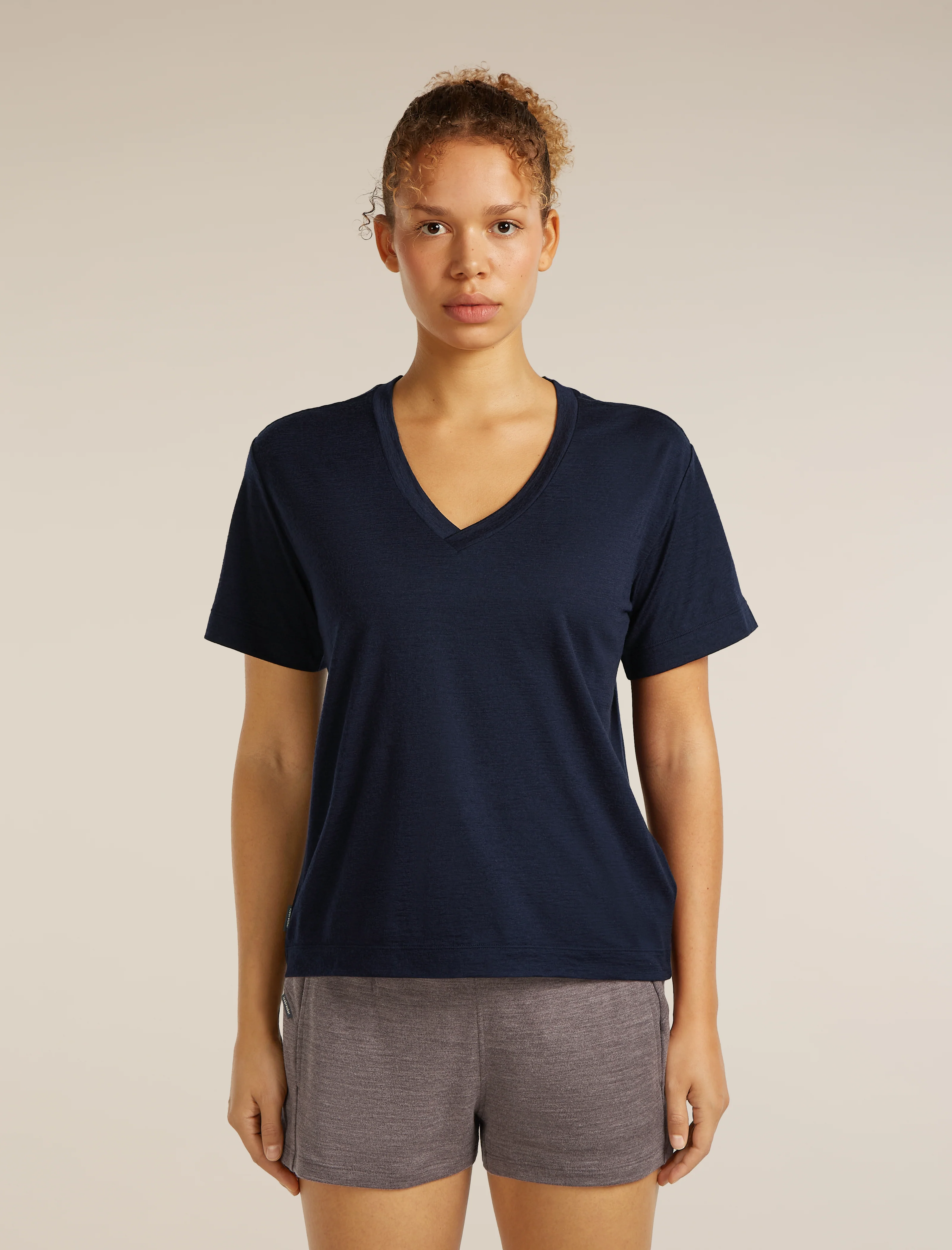 150 Tech Lite Relaxed V Neck T-Shirt