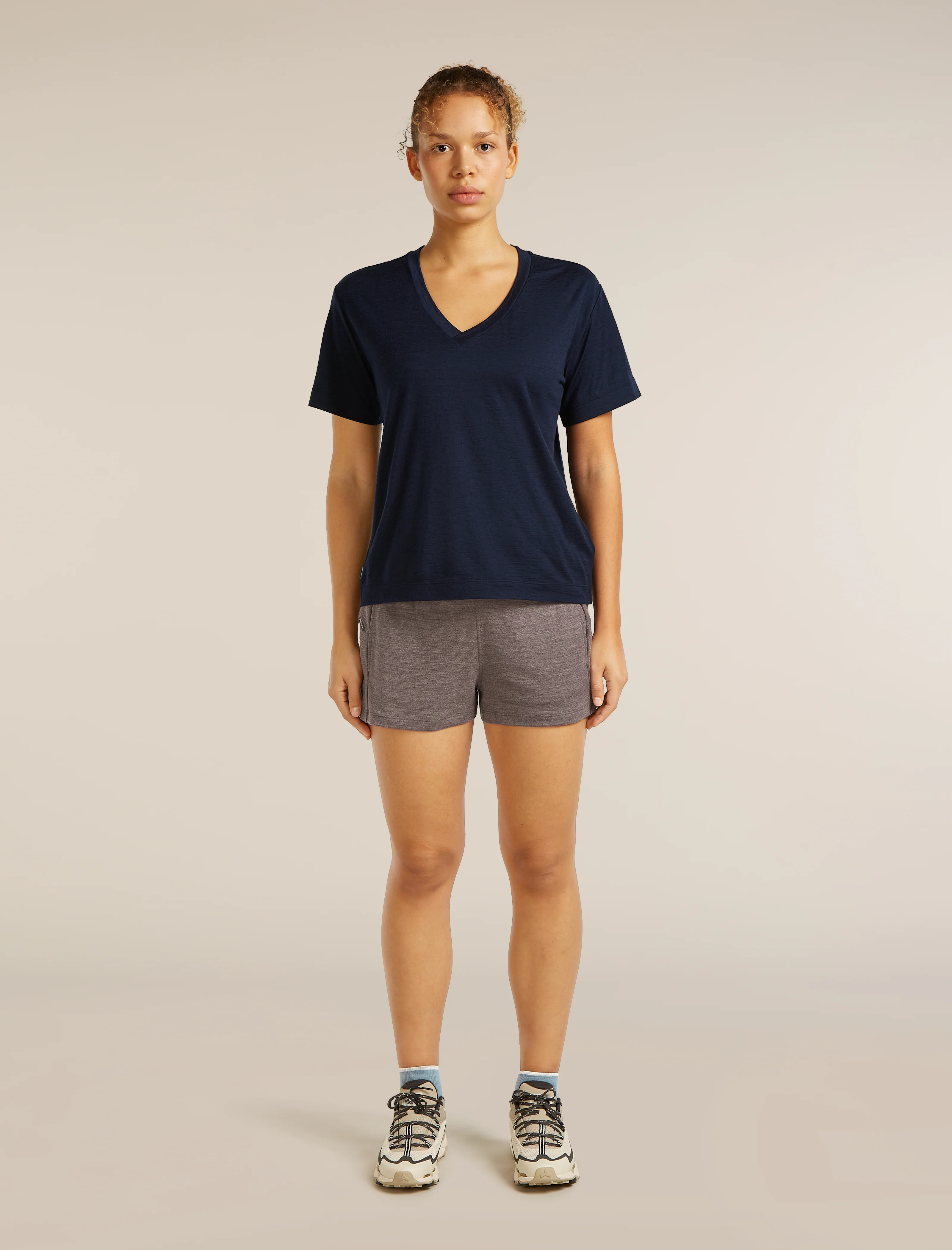 150 Tech Lite Relaxed V Neck T-Shirt - Image 3