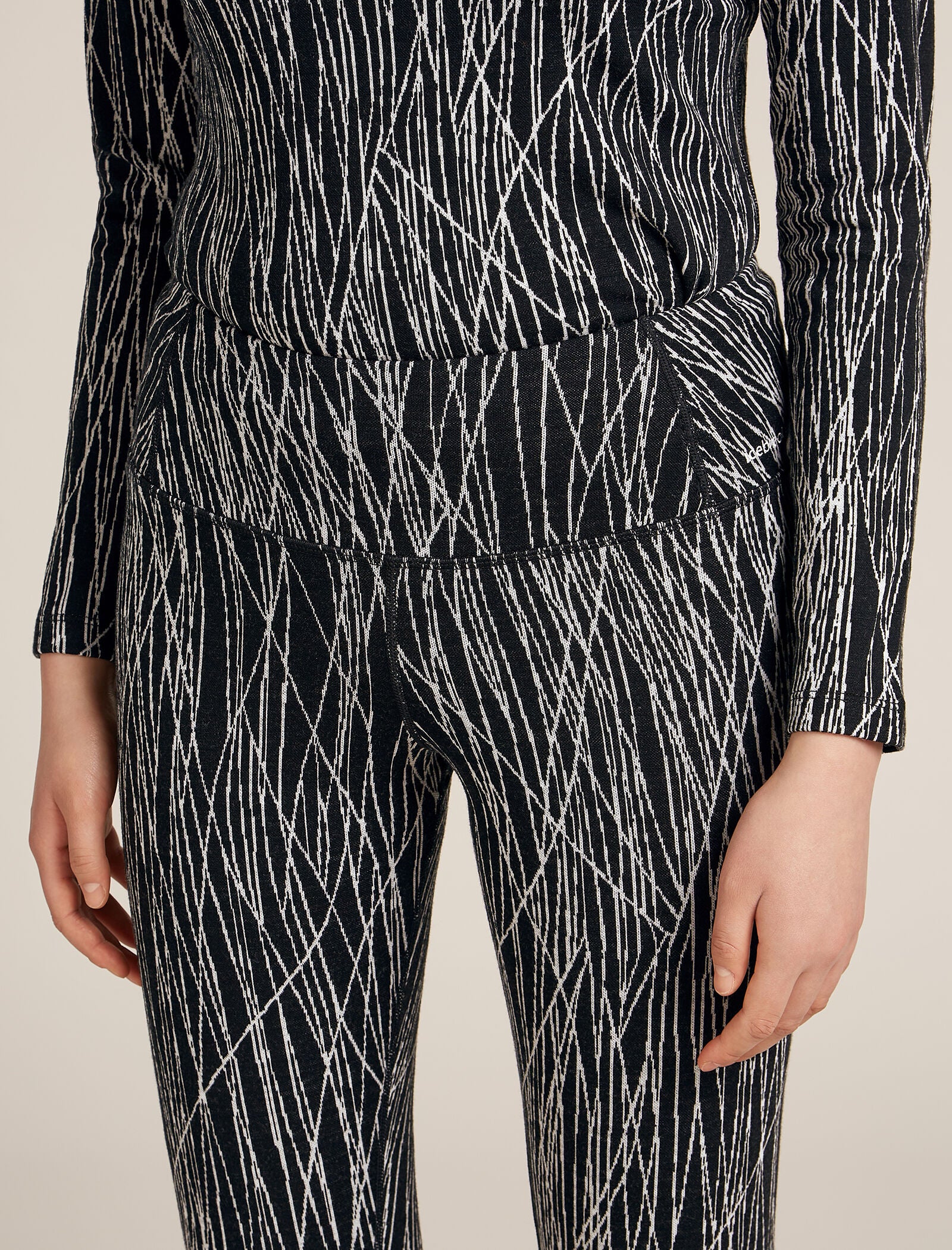 260 Tech Vertex High Rise Thermal Leggings Delta Lines - Image 6