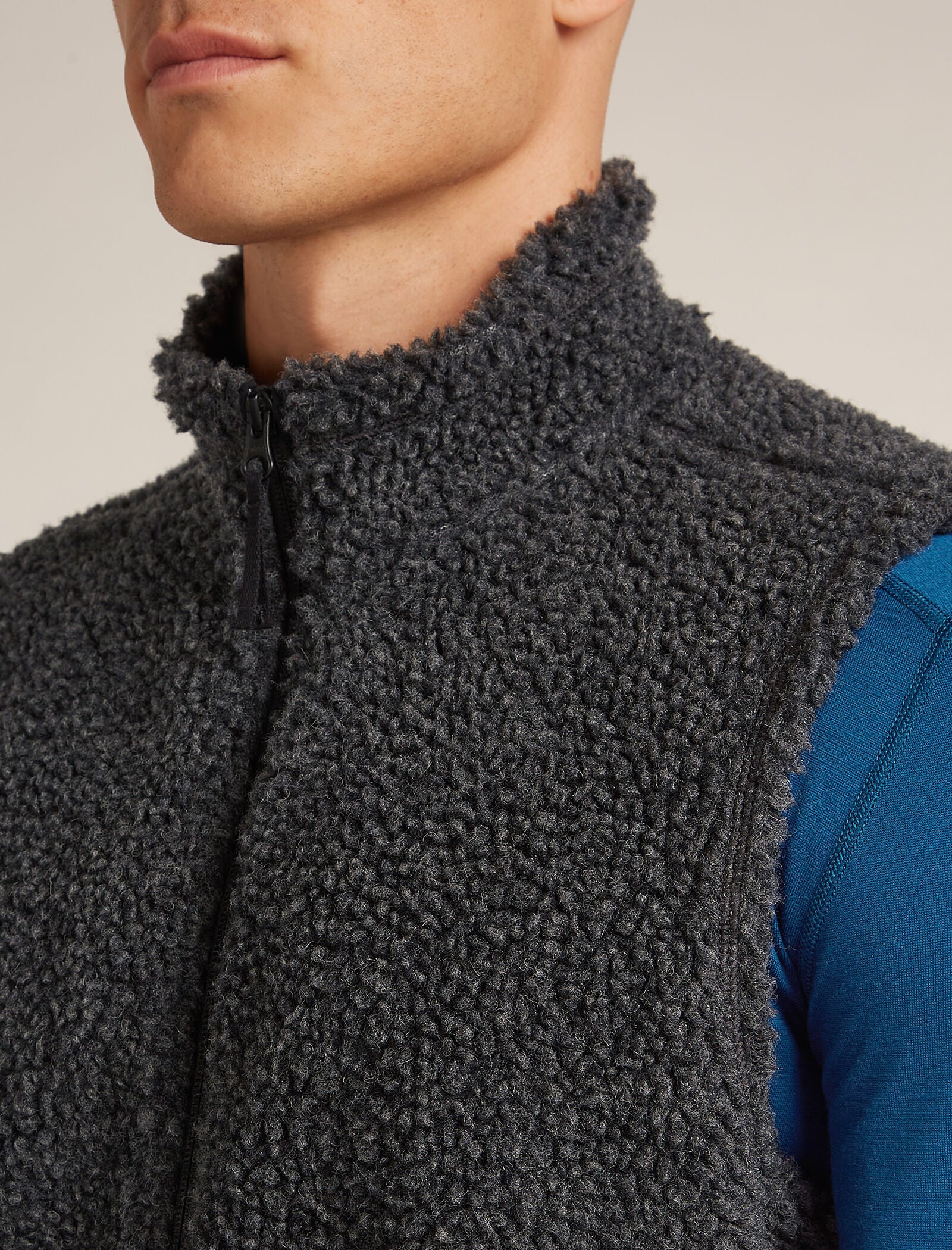 960 High Pile Vest - Image 9
