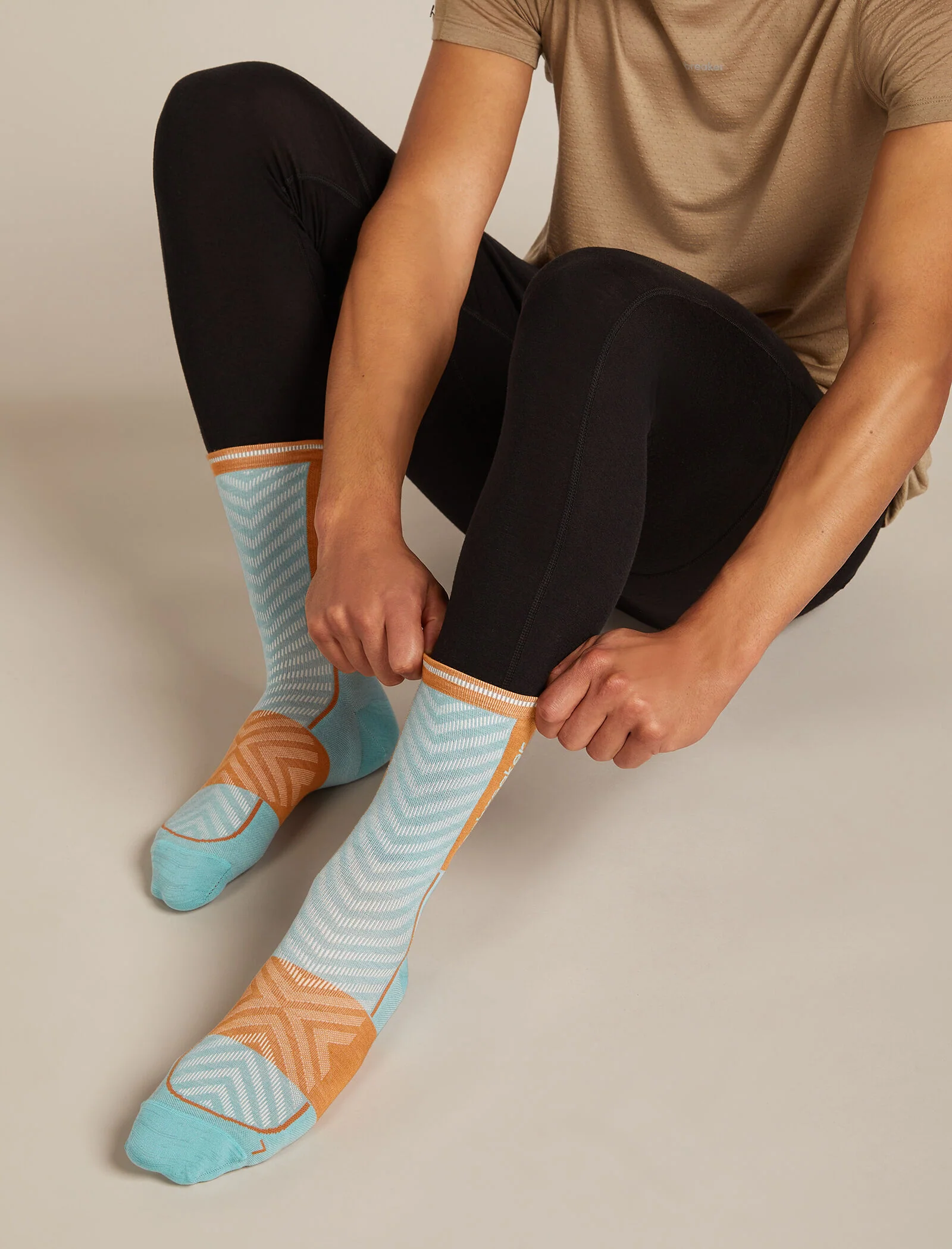 Men Run+ Crew Socks - Image 2