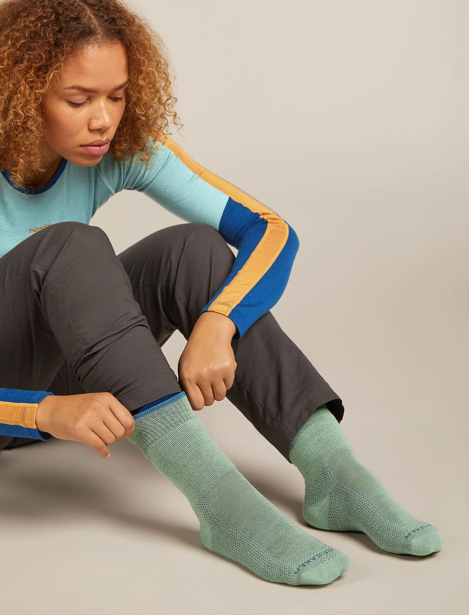 Women Hike Crew Socks - Image 2